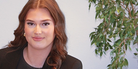 Selina Salapic, Auszubildende, Haar